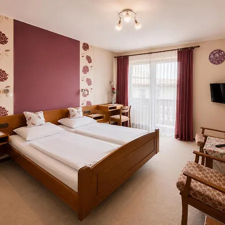 Bayerischer Hof 3*